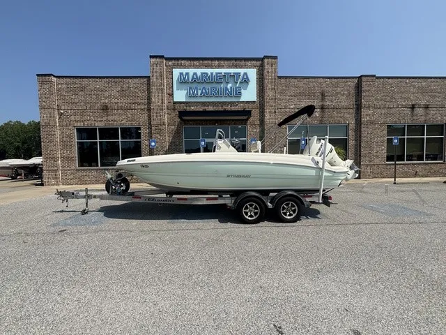 The Image of Stingray 206CC W/ Suzuki 150 HP - 4-Stroke Engine 2017 - 1