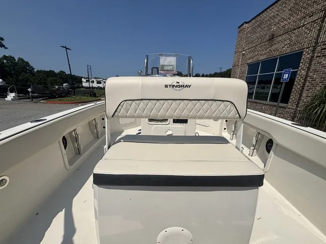 Slide: The Image of Stingray 206CC W/ Suzuki 150 HP - 4-Stroke Engine 2017 - 26