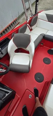 Slide: The Image of MasterCraft NXT20 2016 - 10