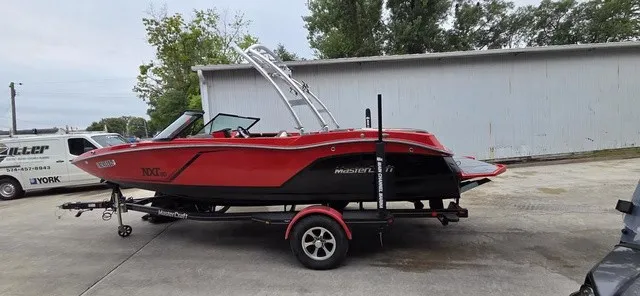 Slide: The Image of MasterCraft NXT20 2016 - 15