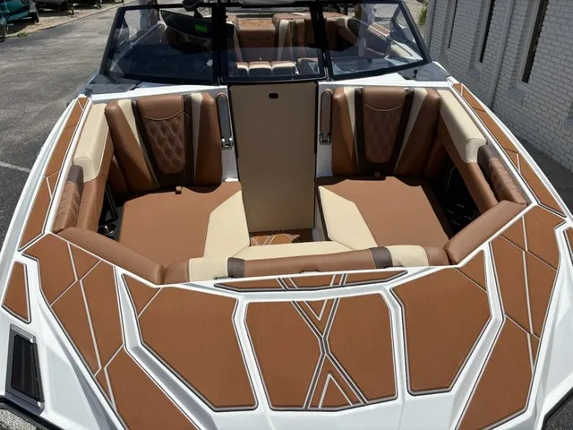 Slide: The Image of Malibu M230 2027 - 18