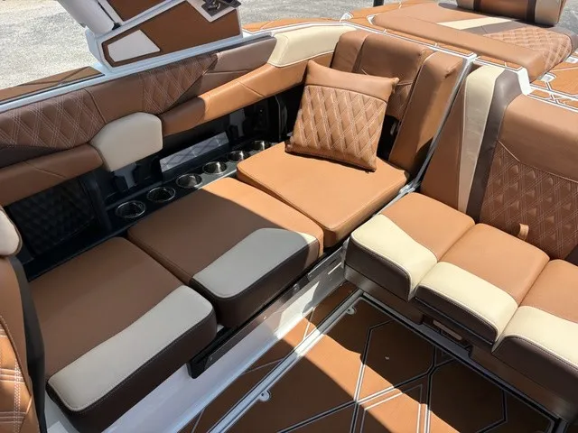 Slide: The Image of Malibu M230 2027 - 19