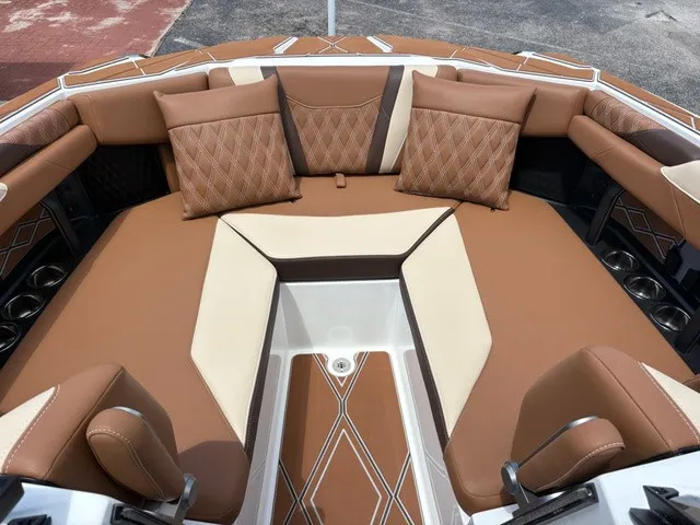 Slide: The Image of Malibu M230 2027 - 20