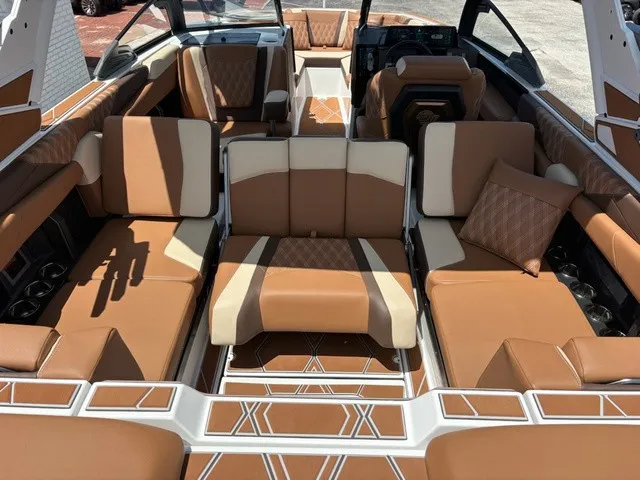 Slide: The Image of Malibu M230 2027 - 22