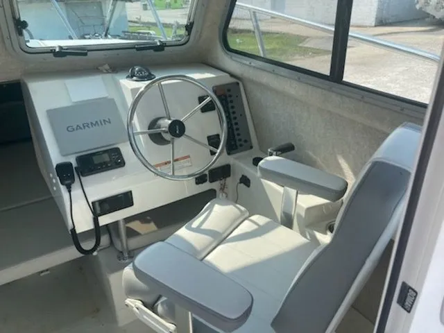 Slide: The Image of Parker Marine 2120 Sport Cabin 2025 - 3