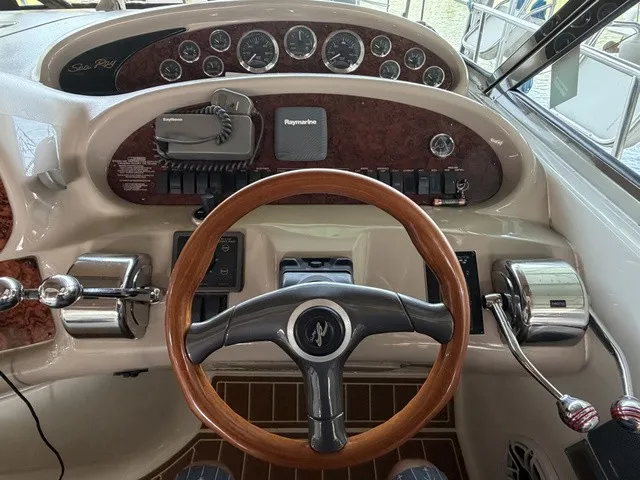 Slide: The Image of Sea Ray 380 Sundancer 1999 - 5