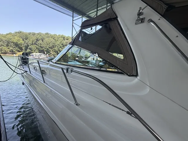 The Image of Sea Ray 380 Sundancer 1999 - 1