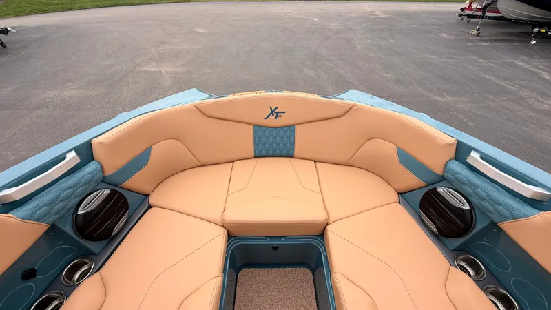 Slide: The Image of MasterCraft XT22 2027 - 68