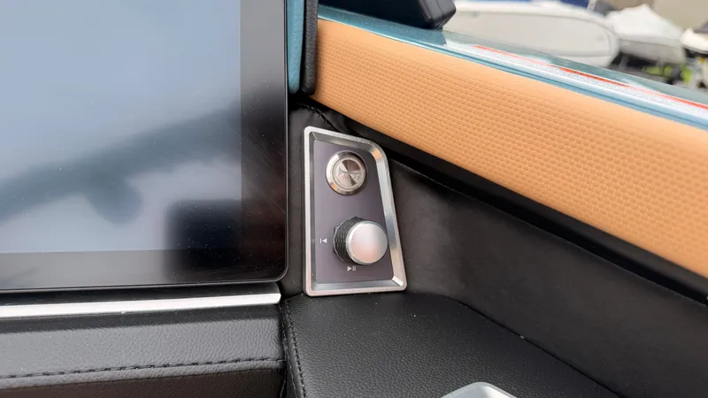Slide: The Image of MasterCraft XT22 2027 - 54