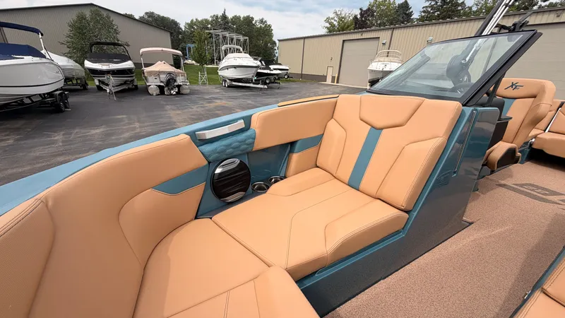 Slide: The Image of MasterCraft XT22 2027 - 70