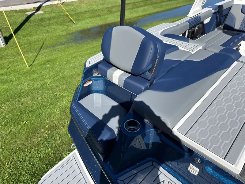 Slide: The Image of MasterCraft XT22 2027 - 76