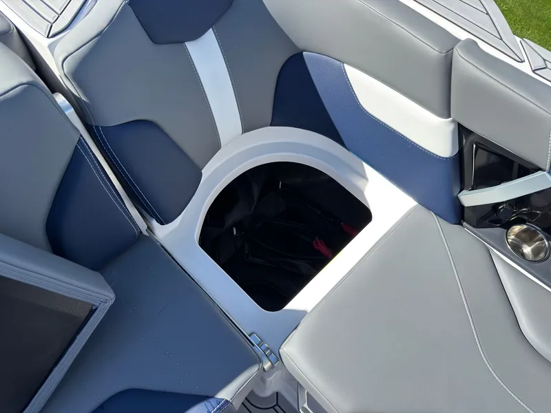 Slide: The Image of MasterCraft XT22 2027 - 54