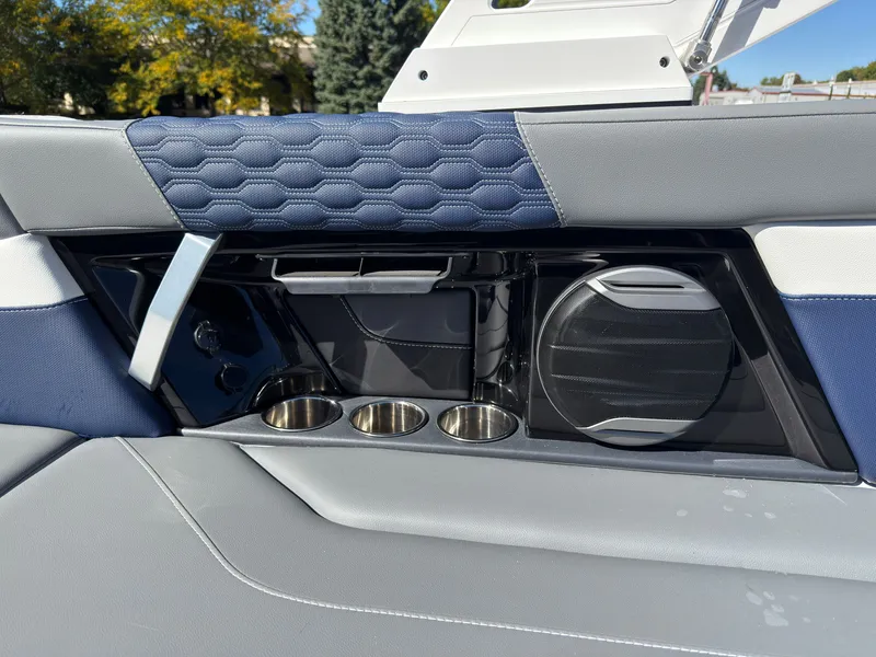 Slide: The Image of MasterCraft XT22 2027 - 51
