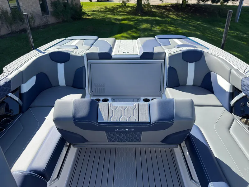 Slide: The Image of MasterCraft XT22 2027 - 59