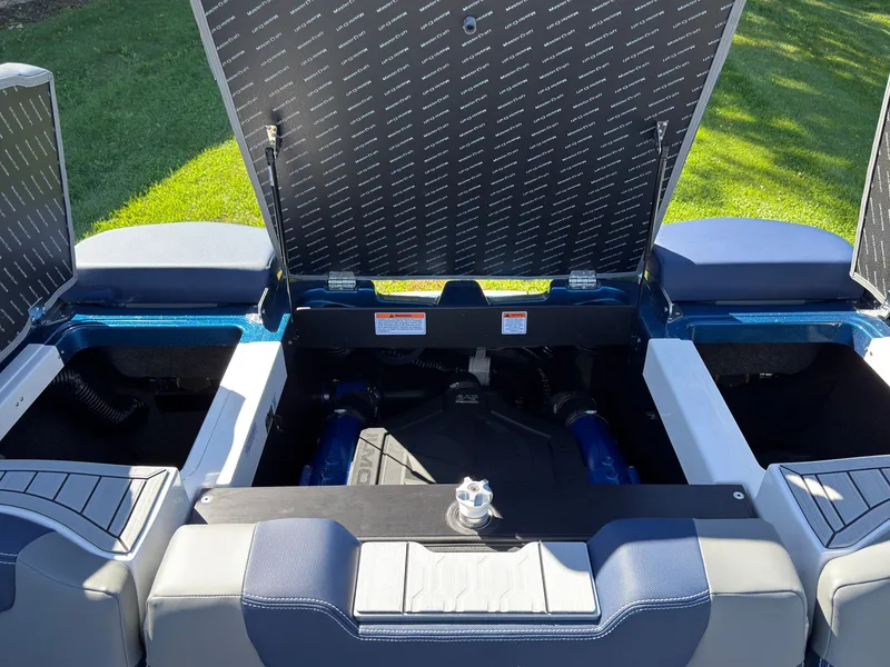 Slide: The Image of MasterCraft XT22 2027 - 74