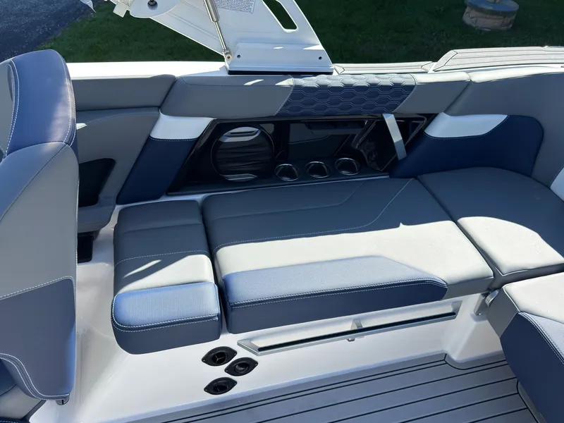 Slide: The Image of MasterCraft XT22 2027 - 66