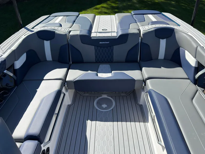 Slide: The Image of MasterCraft XT22 2027 - 67