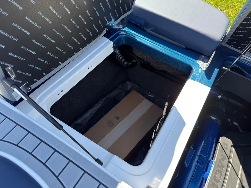 Slide: The Image of MasterCraft XT22 2027 - 73
