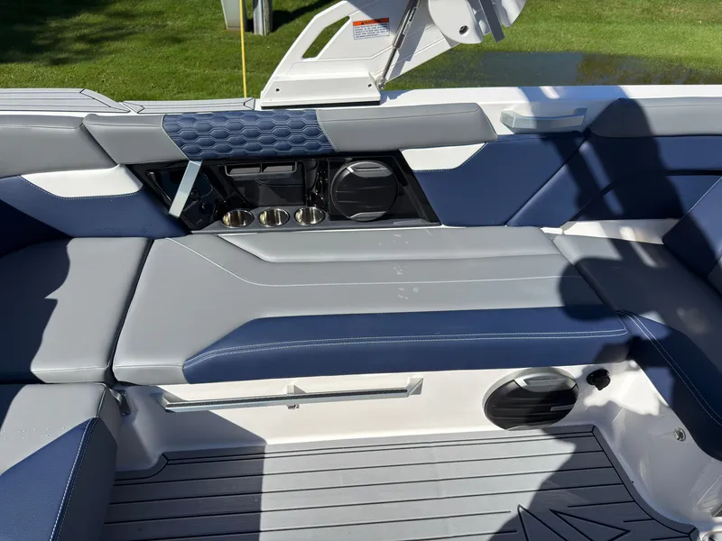 Slide: The Image of MasterCraft XT22 2027 - 53