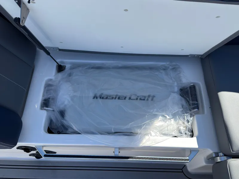 Slide: The Image of MasterCraft XT22 2027 - 63