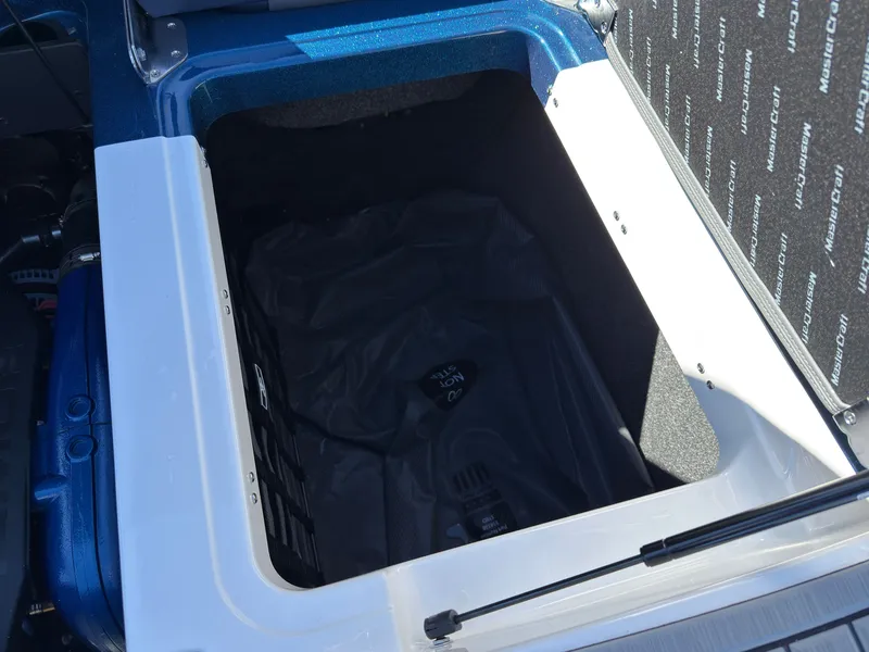 Slide: The Image of MasterCraft XT22 2027 - 70