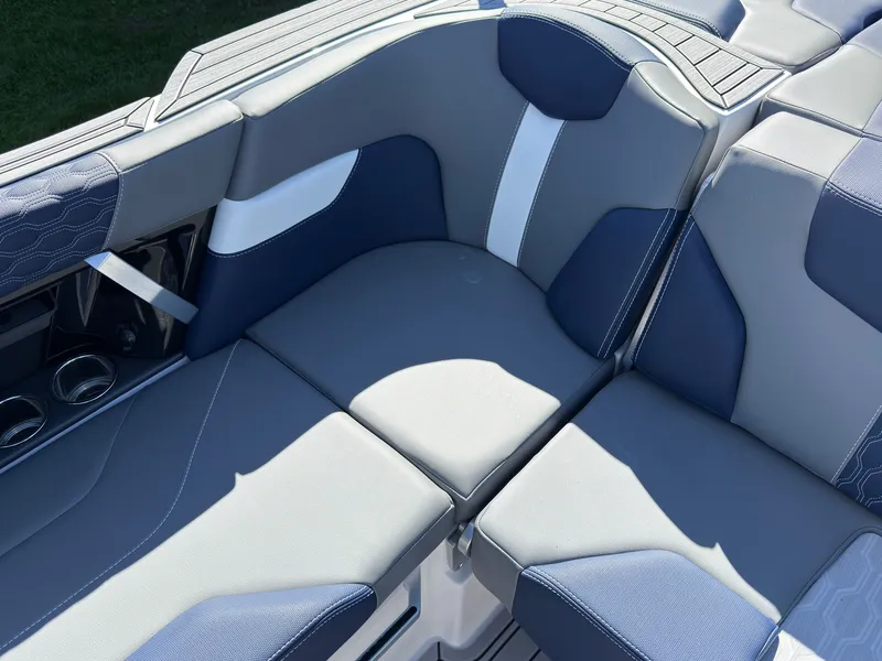 Slide: The Image of MasterCraft XT22 2027 - 62