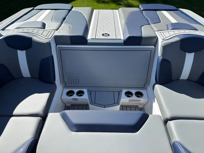 Slide: The Image of MasterCraft XT22 2027 - 58