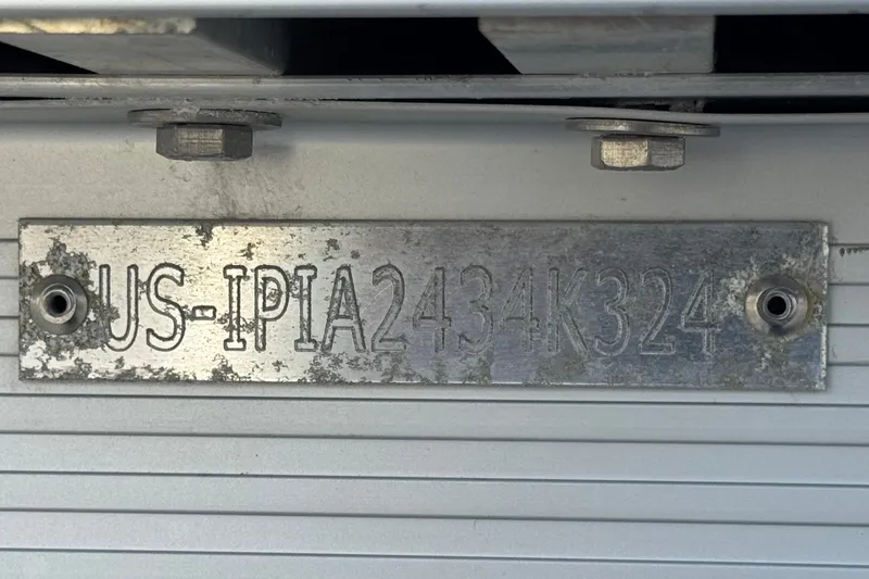 Slide: The Image of Metal identification plate on a 2024 Lexington Emerg 17 Palm Breeze. - 27