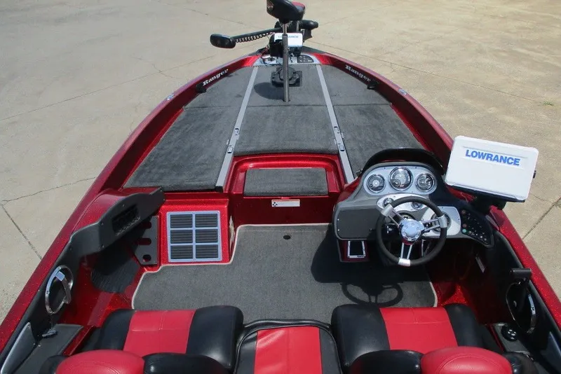 Slide: The Image of 2008 Ranger Z19 Comanche boat interior with steering wheel and Lowrance navigation system. - 6