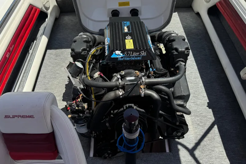 Slide: The Image of 1991 Ski Supreme MS Tournament Series boat engine, 5.7-liter inboard, detailed view. - 10