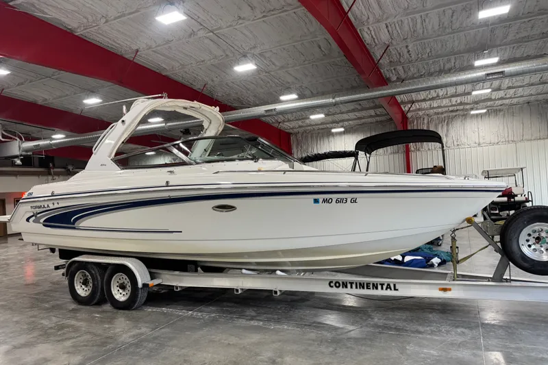 Slide: The Image of A white 2005 Formula 280 Bowrider on a trailer in a warehouse. - 11