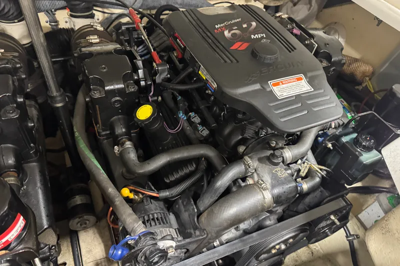 Slide: The Image of Engine compartment of a 2005 Formula 280 Bowrider with MerCruiser 6.2 MPI engine. - 13