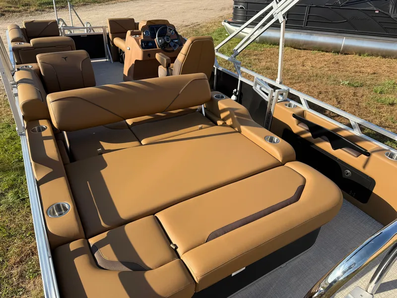 Slide: The Image of Tahoe Sport VRB 2180 Swingback & 4-Stroke $31995 2027 - 25
