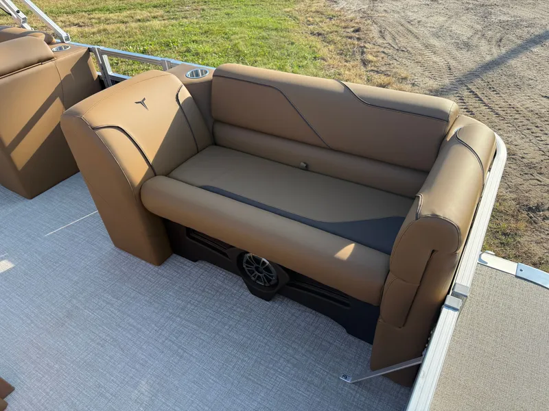 Slide: The Image of Tahoe Sport VRB 2180 Swingback & 4-Stroke $31995 2027 - 10
