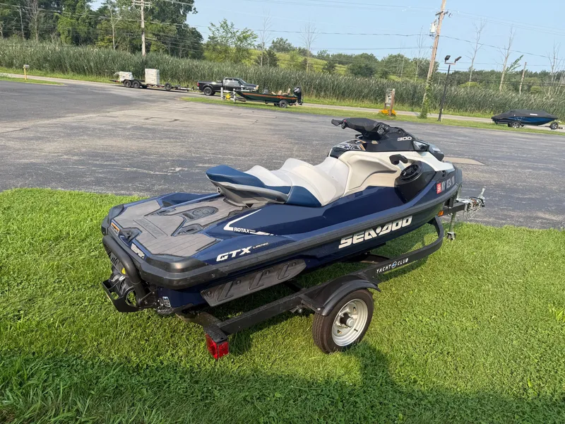 Slide: The Image of Sea-Doo GTX Limited 300 2023 - 3