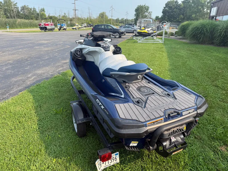 Slide: The Image of Sea-Doo GTX Limited 300 2023 - 5