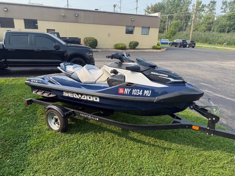 Slide: The Image of Sea-Doo GTX Limited 300 2023 - 4