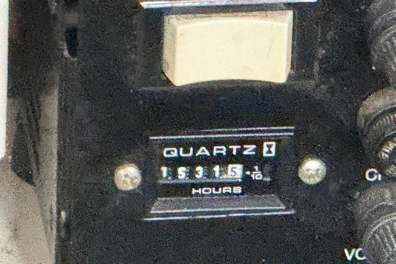 Slide: The Image of Hour meter reading 1531.5 on 2003 Maxum 3700 SCR boat dashboard. - 57