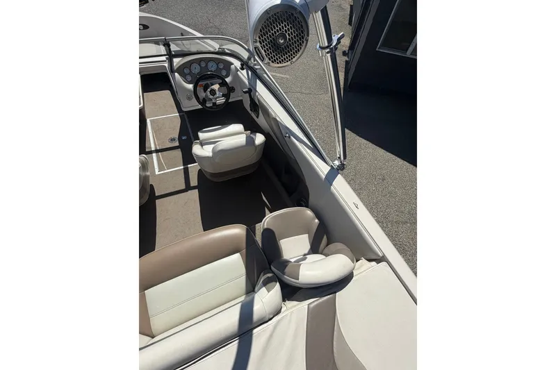 Slide: The Image of 2007 Reinell 204 Fish & Ski boat interior with steering wheel and seating. - 16