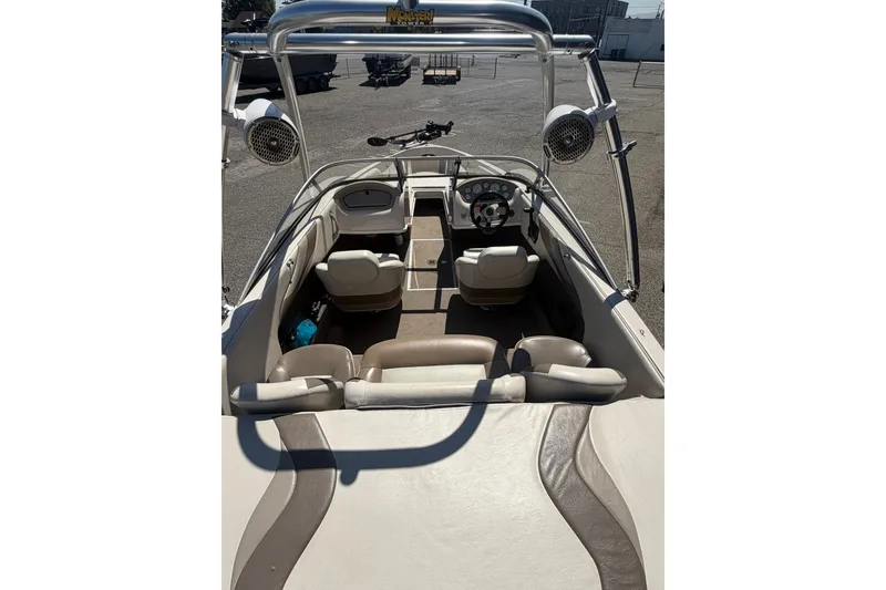 Slide: The Image of 2007 Reinell 204 Fish & Ski boat interior with seating and steering wheel. - 13