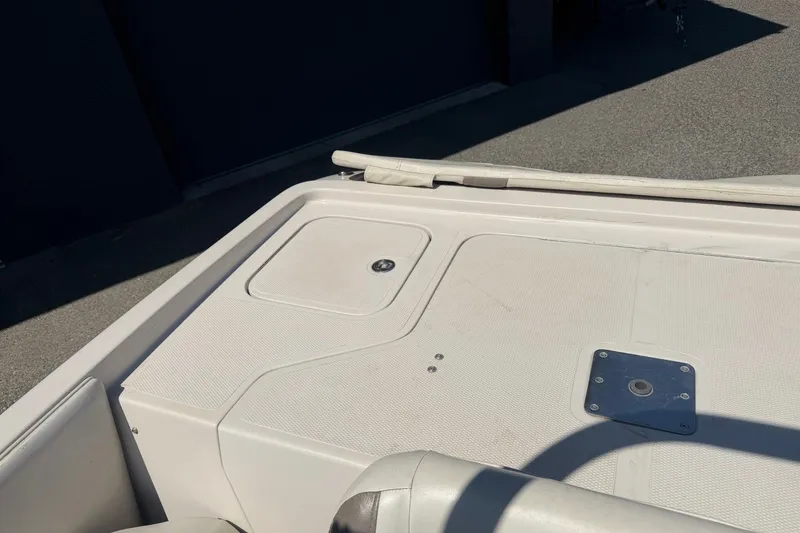Slide: The Image of 2007 Reinell 204 Fish & Ski boat deck, featuring storage compartment and seating area. - 39