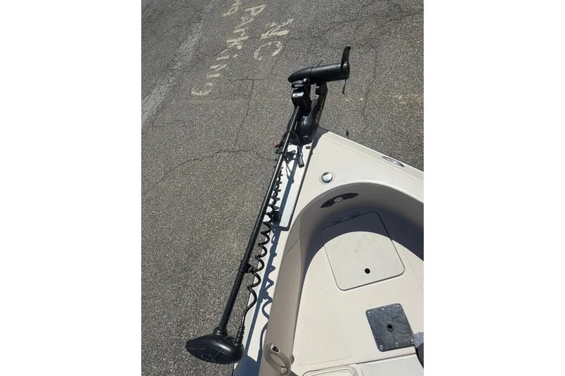 Slide: The Image of 2007 Reinell 204 Fish & Ski boat with trolling motor on pavement. - 29