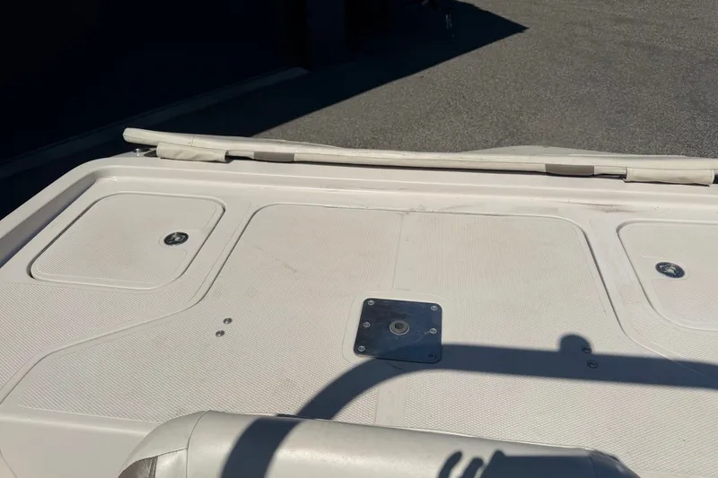 Slide: The Image of 2007 Reinell 204 Fish & Ski boat deck with storage compartments and mounting plate. - 40