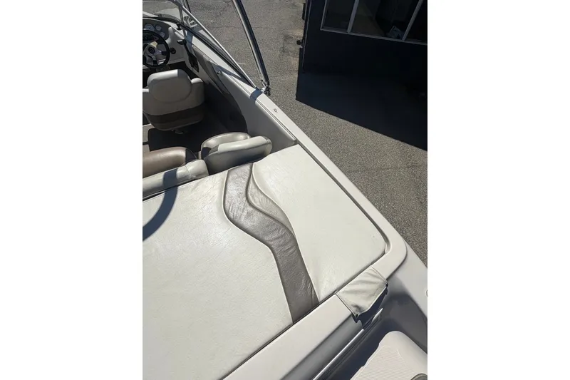 Slide: The Image of 2007 Reinell 204 Fish & Ski boat interior with white and gray seating. - 15