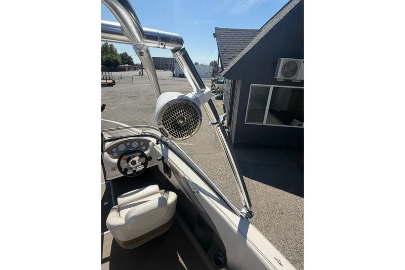 Slide: The Image of 2007 Reinell 204 Fish & Ski boat interior with steering wheel and speaker. - 21