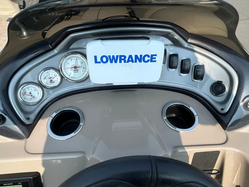 Slide: The Image of Sun Tracker SportFish 20 DLX 2023 - 25
