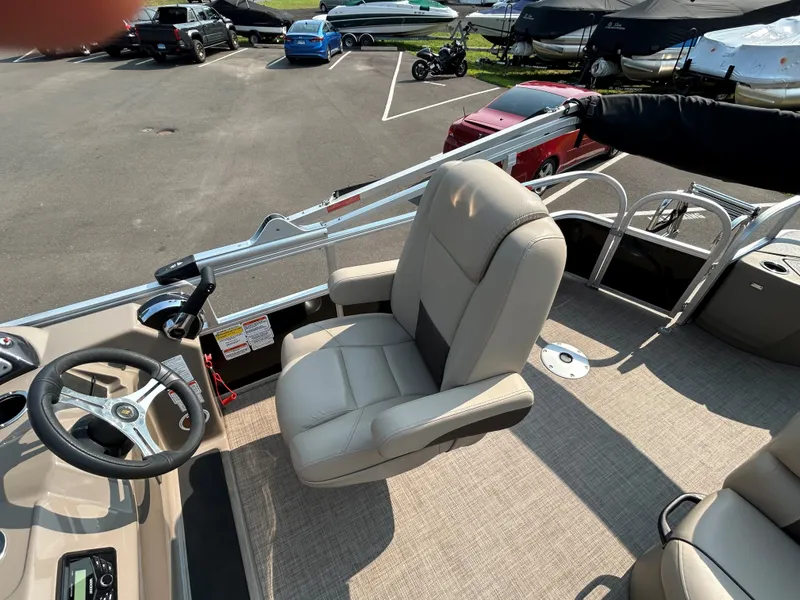 Slide: The Image of Sun Tracker SportFish 20 DLX 2023 - 14