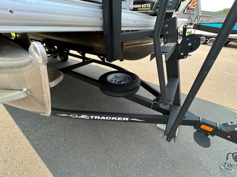 Slide: The Image of Sun Tracker SportFish 20 DLX 2023 - 21