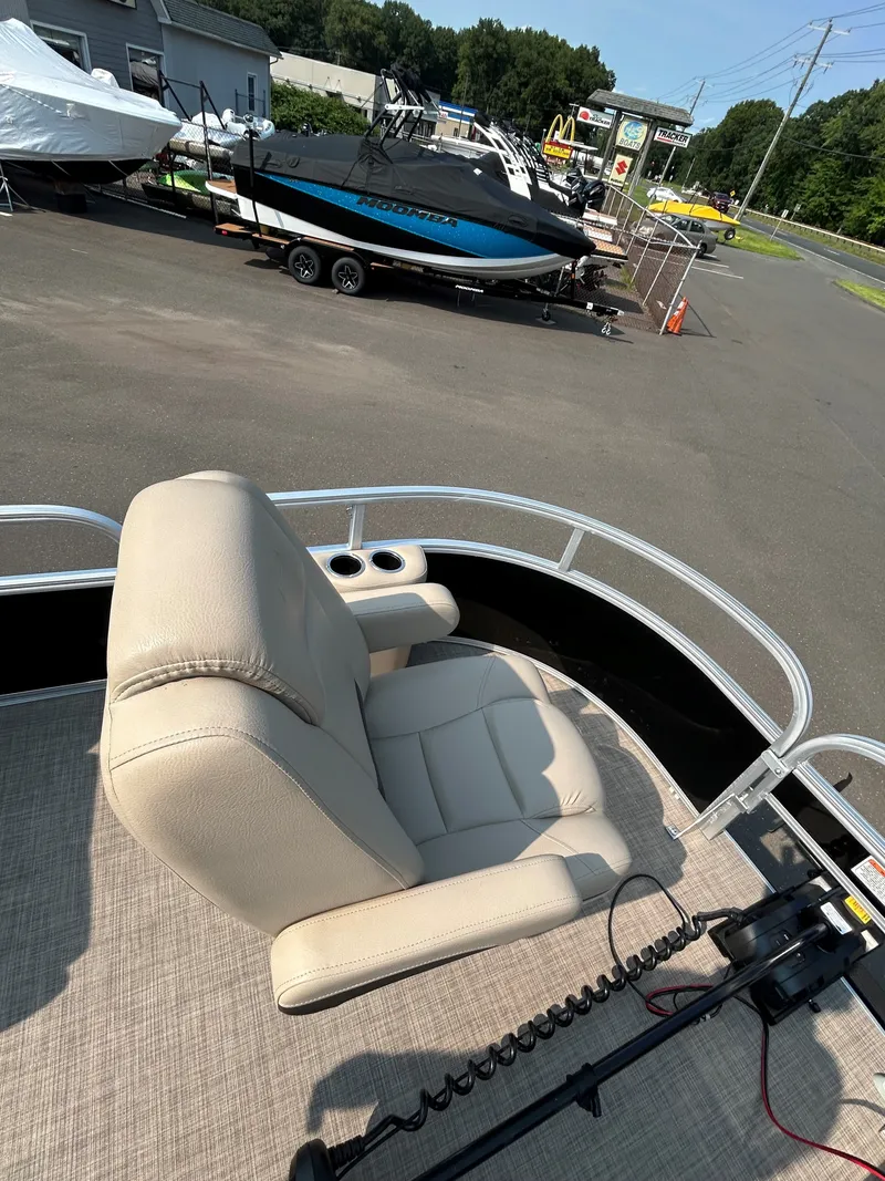 Slide: The Image of Sun Tracker SportFish 20 DLX 2023 - 18