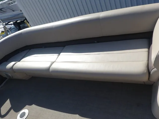 Slide: The Image of Sun Tracker Party Barge 24 DLX 2017 - 21